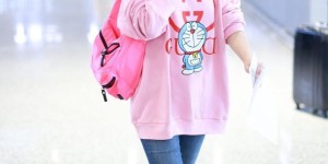 Caier Ying, the mother of two children, still maintains a good figure (she looks girly in a pink sweatshirt)