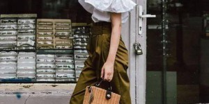 A well-dressed woman can wear a T-shirt + straight pants to look French elegant (it seems that knowing how to wear them is very important)