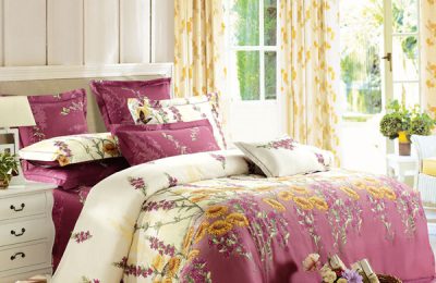 What is included in the four-piece home textile set