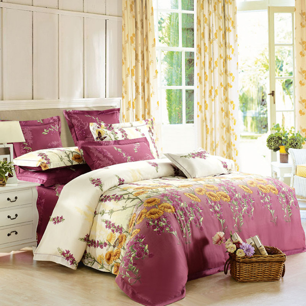 What is included in the four-piece home textile set