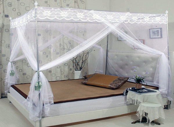 Mosquito net installation and folding method