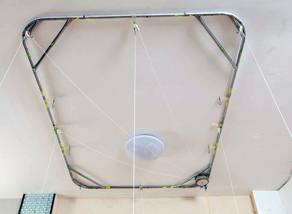 Guide rail mosquito net bracket