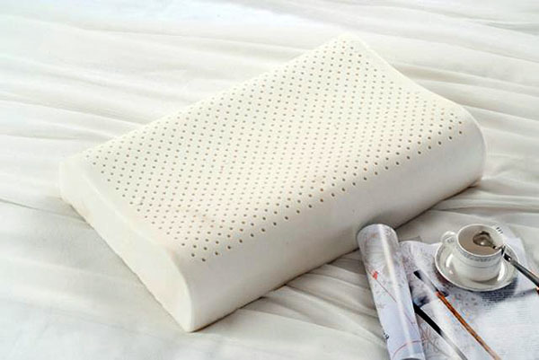 How to clean and maintain latex pillows