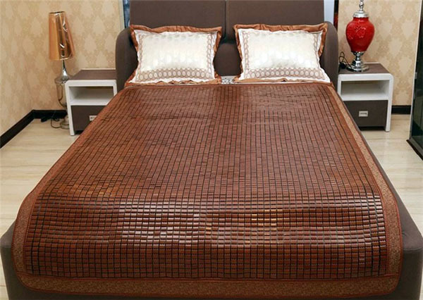 What to put on latex mattress in summer