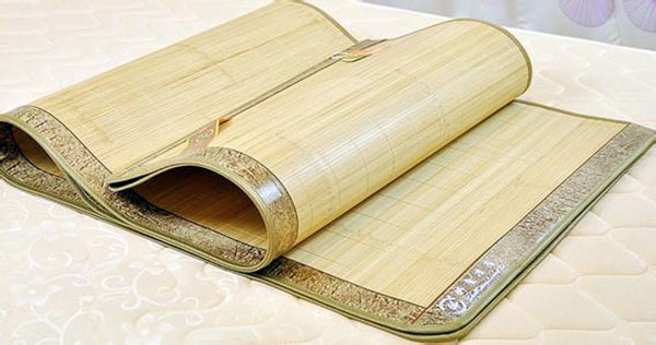 Bamboo mat cleaning