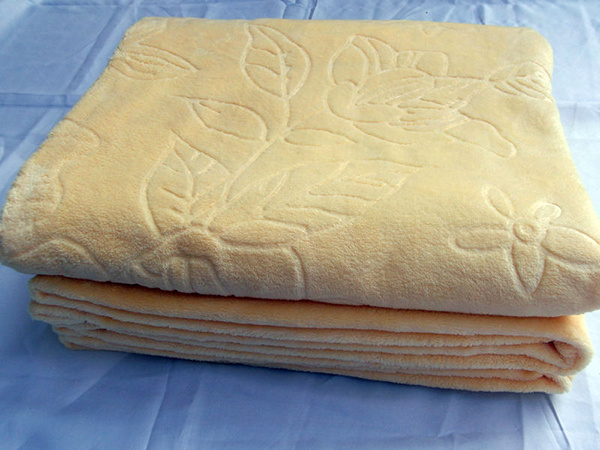 Pros and Cons of Coral Fleece Blanket