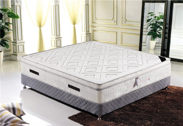 What are the common advantages of latex mattresses