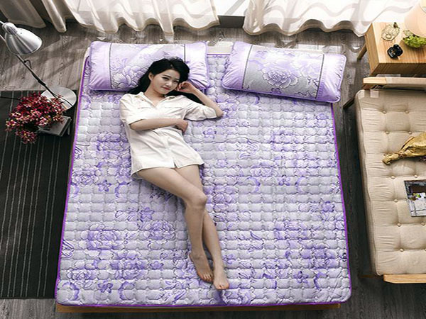 What are the advantages and disadvantages of latex mattresses