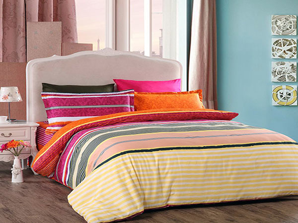 Four-piece bedding set selection