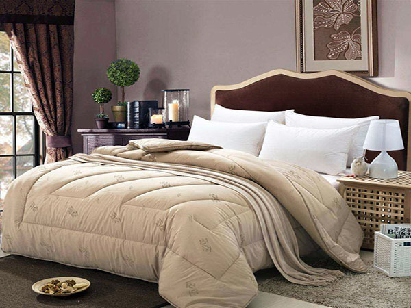 Advantages and Disadvantages of Camel Hair Quilts