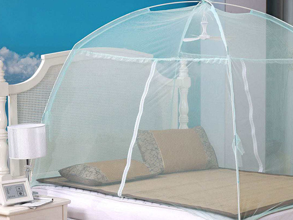 Practical folding method of yurt mosquito net