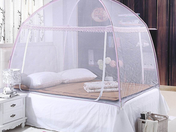 Mongolian yurt mosquito net cleaning