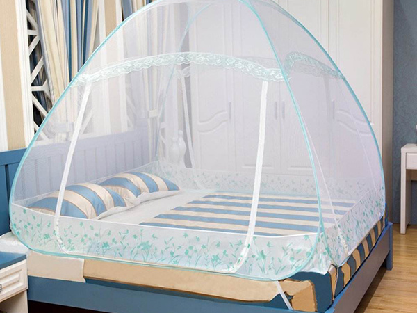 Cleaning yurt mosquito nets