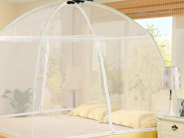 Is the yurt mosquito net easy to use?