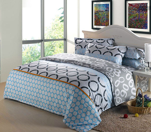 What brand of four-piece bed set is good?