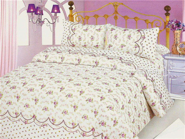 What is included in the four-piece bed sheet and quilt set