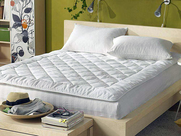 What is the formaldehyde content of a mattress to be considered qualified?