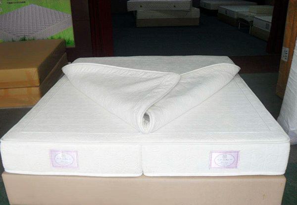 How to deal with the middle of a folding mattress