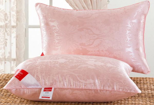 Advantages and Disadvantages of Silk Pillows