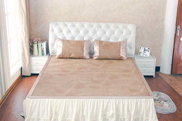 Whether Tencel or ice silk is better for mats